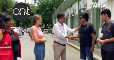 Alcalde de Tarija entrega apoyo solidario al bebé Adrián